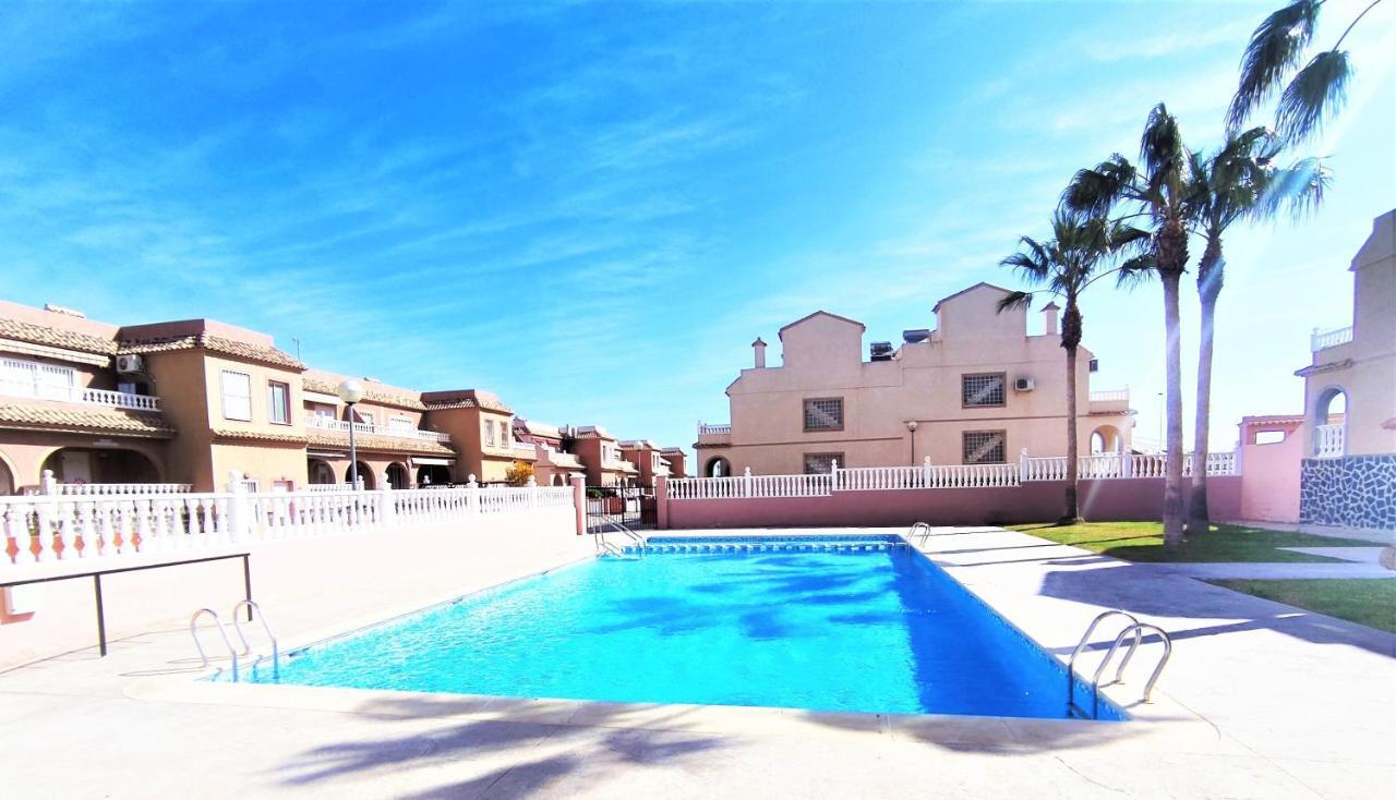 Modern Townhouse With Bbq & Terrace - กราน อาลากันต์ ภายนอก รูปภาพ